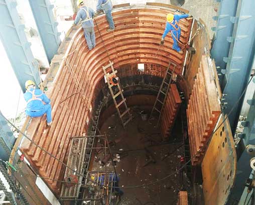 铅冶炼顶吹炉铜水套现场装置照片