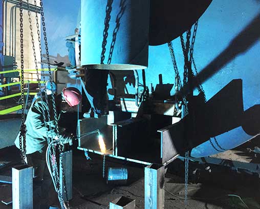 底吹吹炼炉铜水套现场装置照片