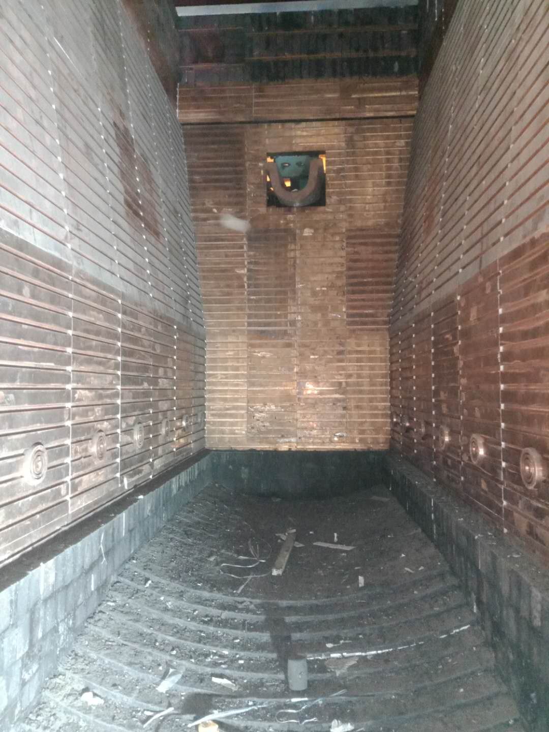 20230221130301_859 贵金属冶炼侧吹炉铜水套现场装置