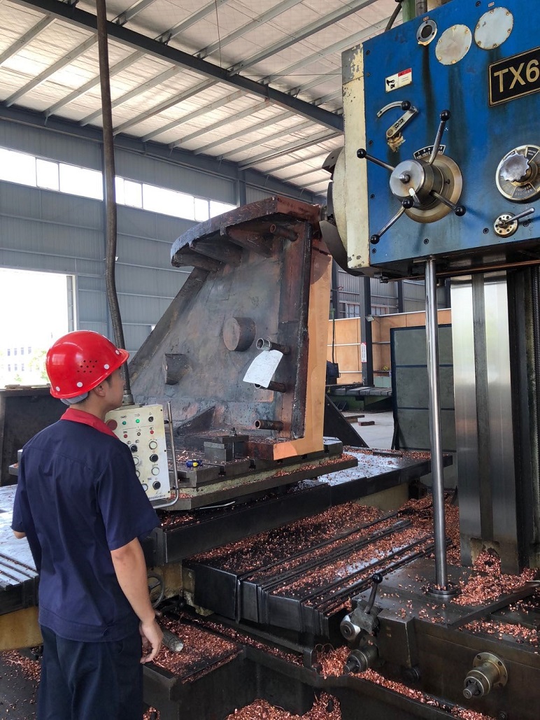 烟路方变圆铸铜水套机械加工照片