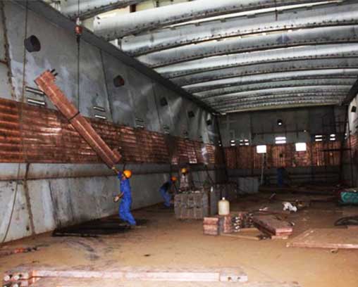 矩形镍铁电炉铜水套现场装置照片2