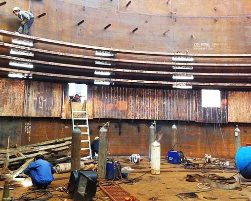 圆形镍铁电炉铜水套现场装置照片3