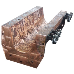 Launder section of side blowing furnace